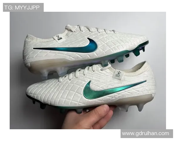 12号球星偏爱哪款足球鞋？揭秘足坛明星的足下传奇