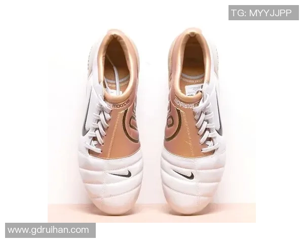 12号球星偏爱哪款足球鞋？揭秘足坛明星的足下传奇