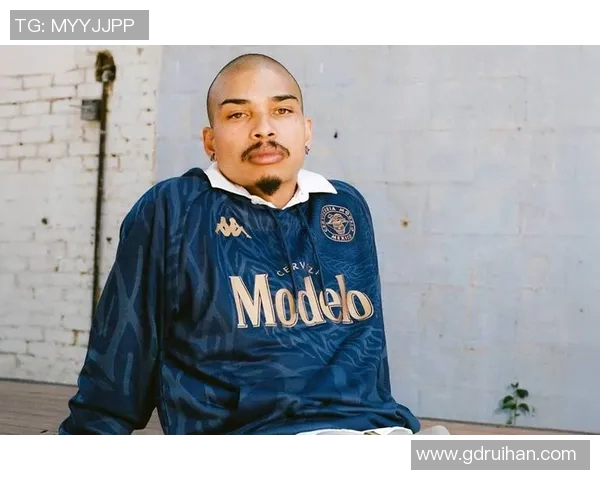 足球明星女星时尚穿搭大全 打造街头运动与优雅气质的完美结合 足球明星女星时尚穿搭大全 打造街头运动与优雅气质的完美结合